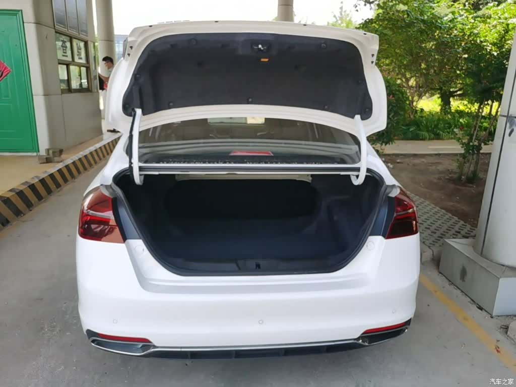 Geely Emgrand, 2021 19