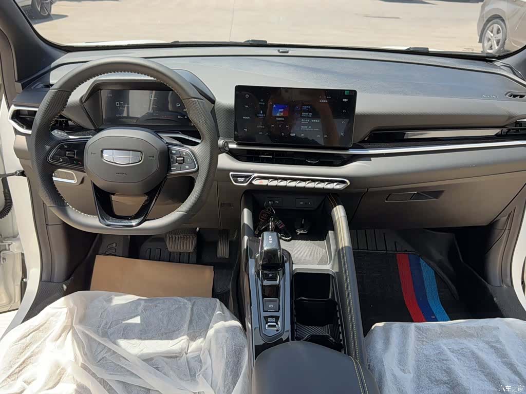 Geely Coolray, 2025 8