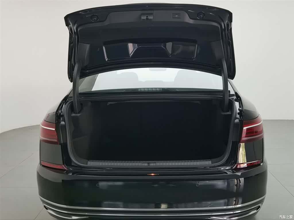 Volkswagen Passat, 2023 16