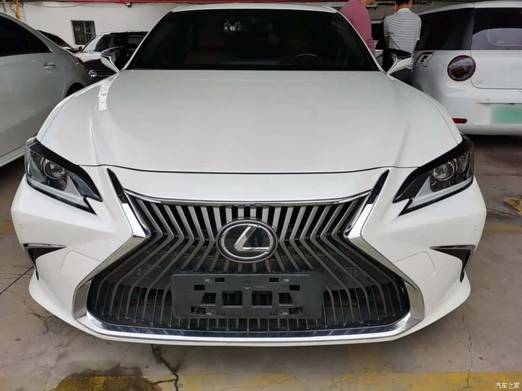 Lexus ES, 2019 3