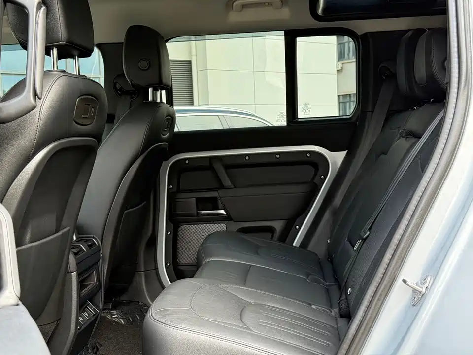 Land Rover guard