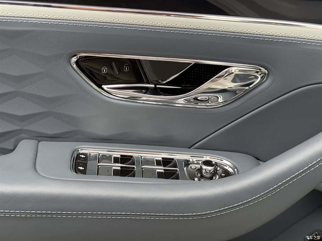 Bentley Flying Spur, 2025 13