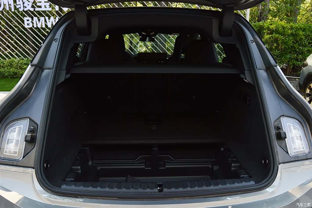 BMW iX, 2025 14
