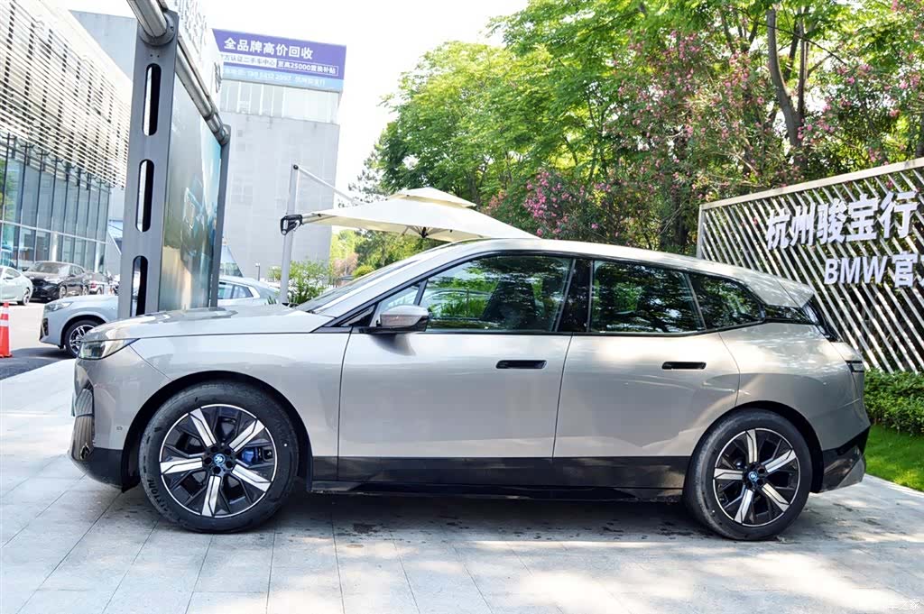 BMW iX, 2025 4