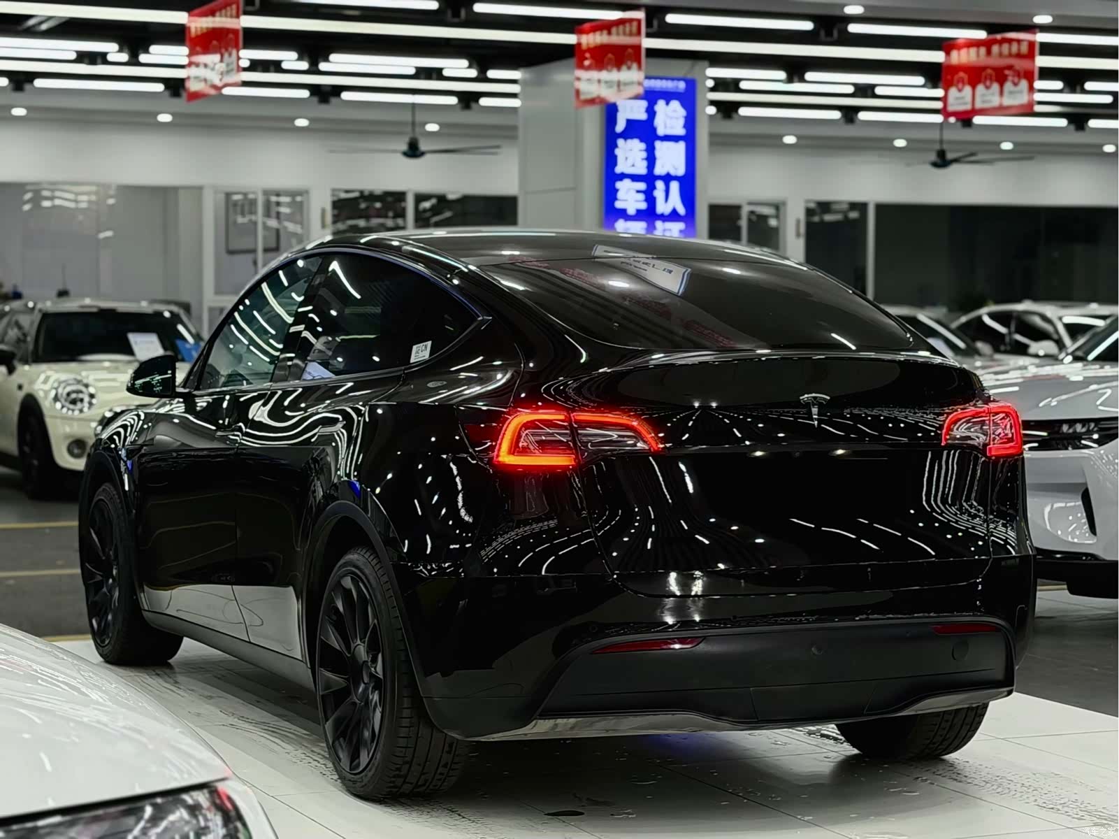 Tesla Model Y, 2023 4
