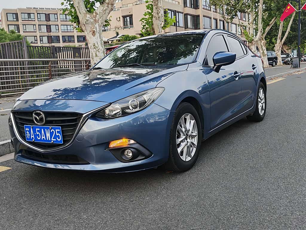 Mazda Mazda3 3 2016 1.5L MT Luxury