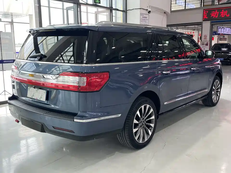 Lincoln Navigator