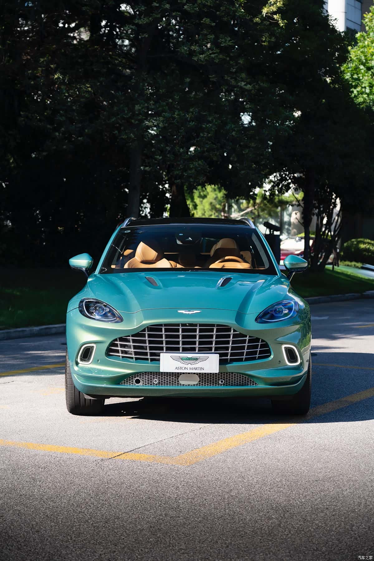 Aston Martin DBX, 2023 2