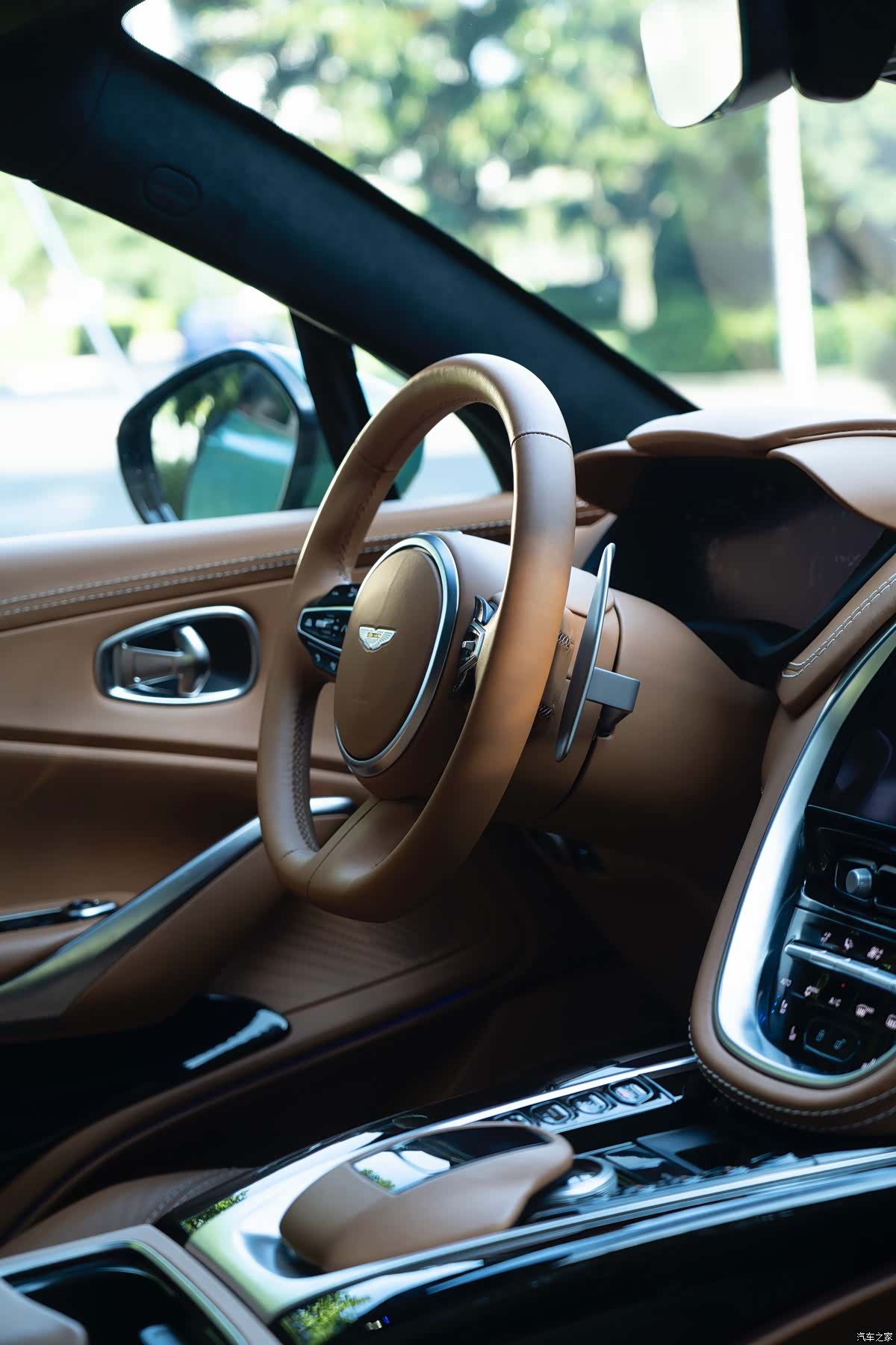 Aston Martin DBX, 2023 20