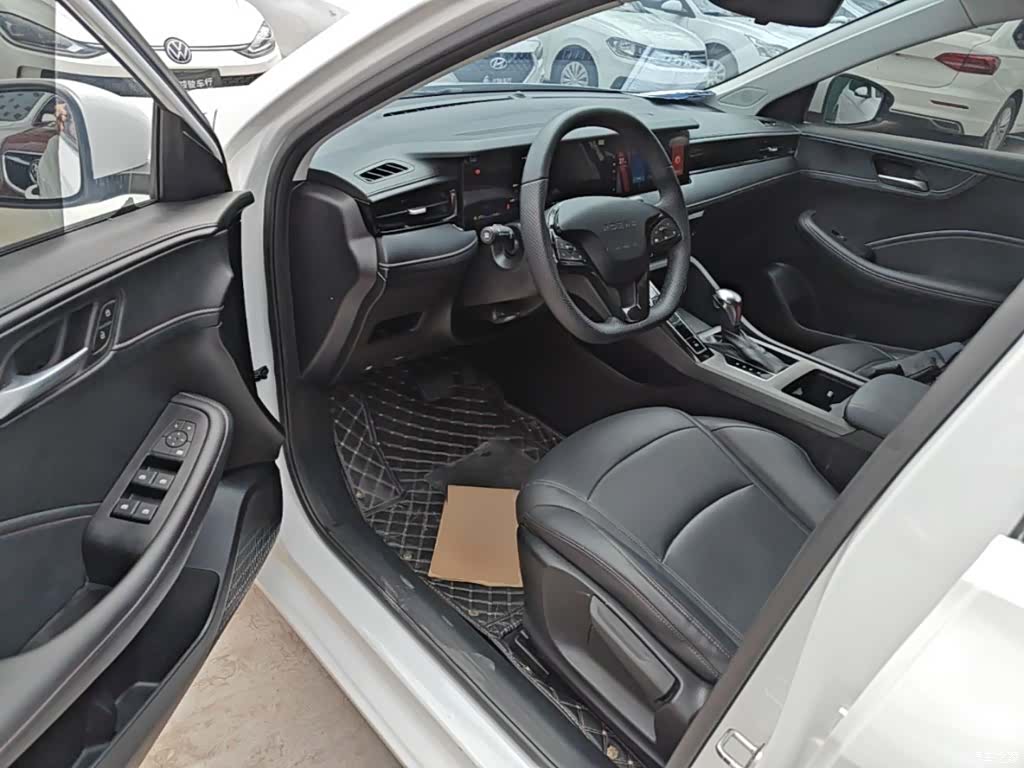 Roewe i5, 2024 16