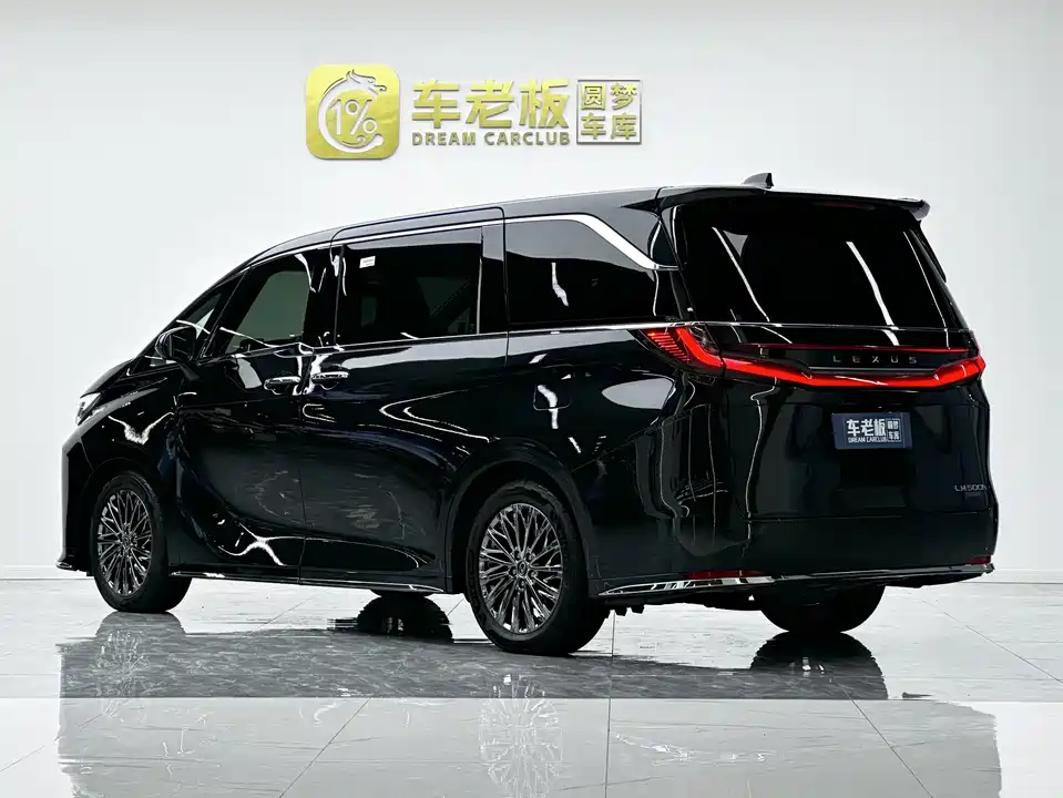 Lexus LM