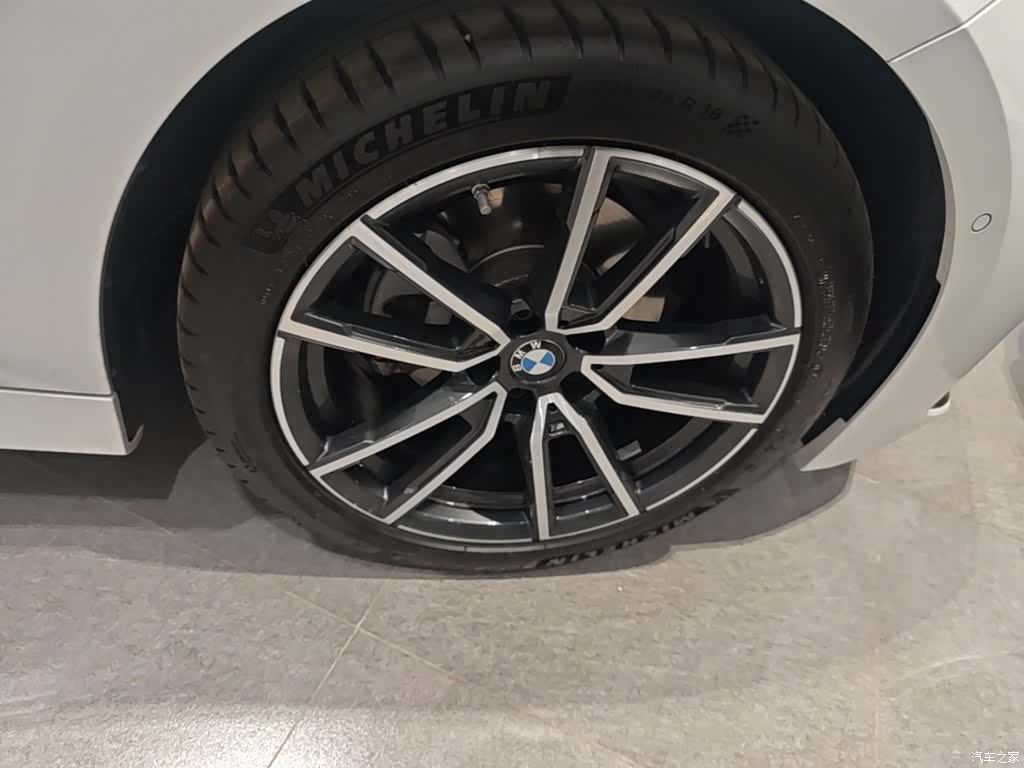 BMW 3 Series, 2025 14