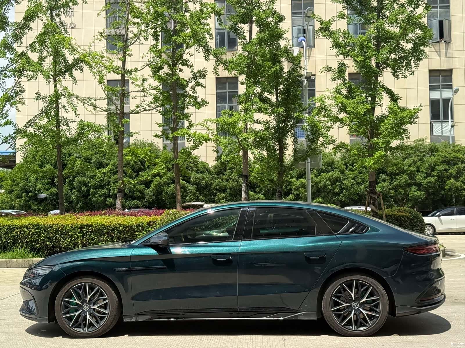 BYD Han, 2022 11