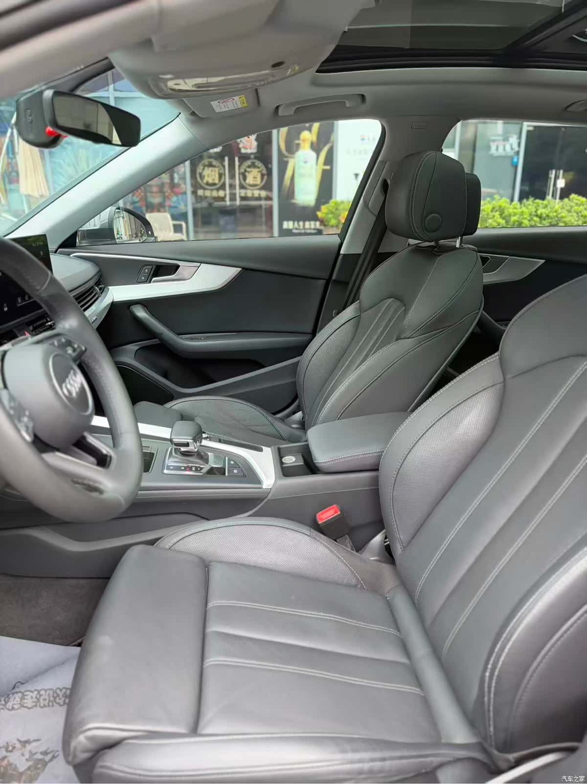 Audi A4L, 2021 все фото