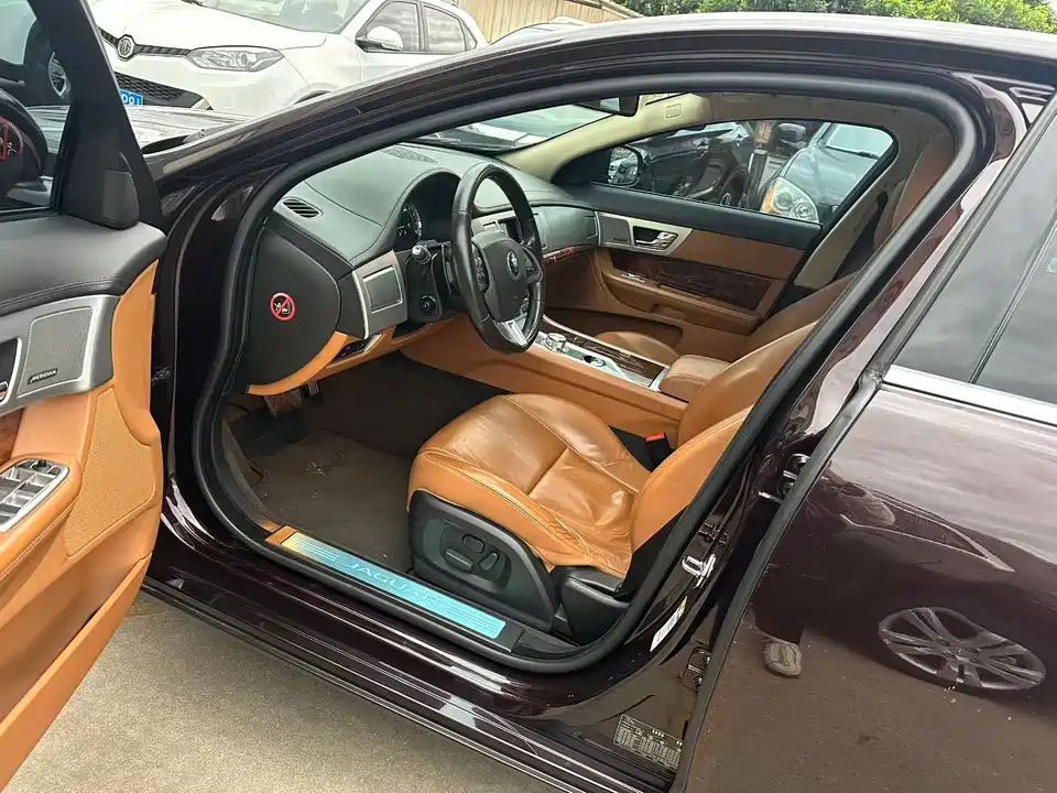 Jaguar XF