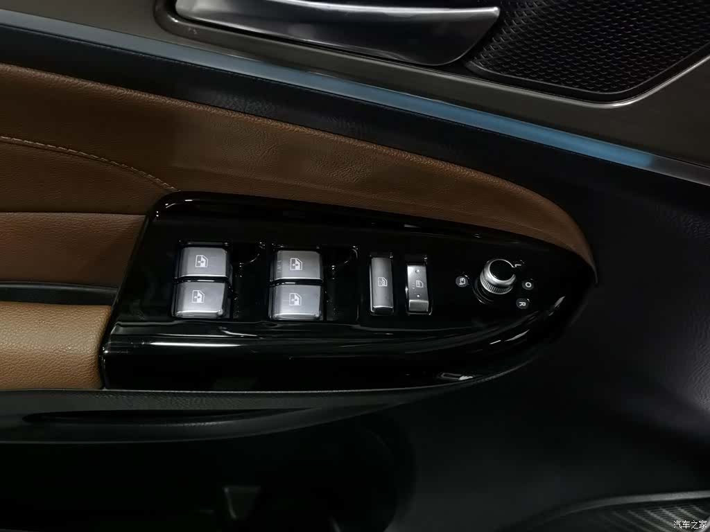 Changan CS95, 2018 9