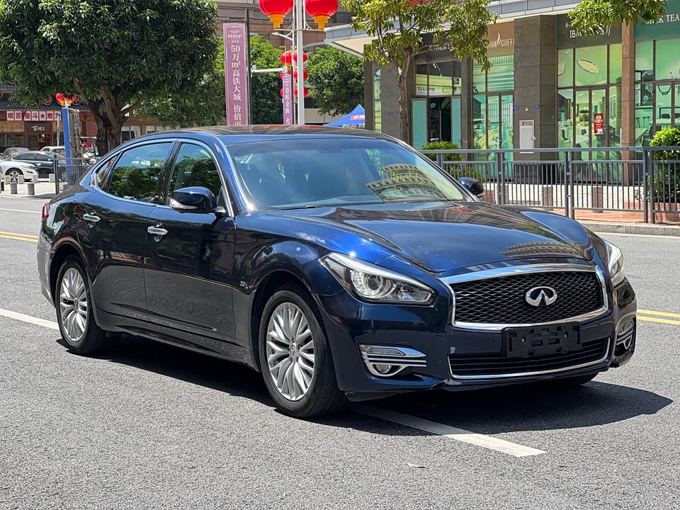Infiniti Q70