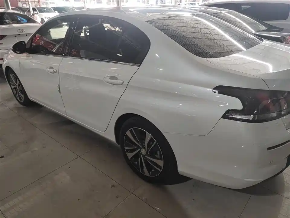 Peugeot 408
