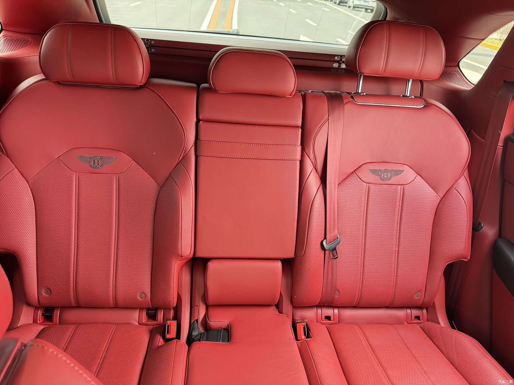 Bentley Bentayga, 2021 20