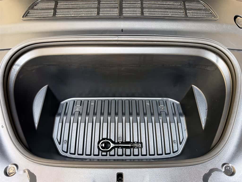 Tesla Model Y, 2022 7