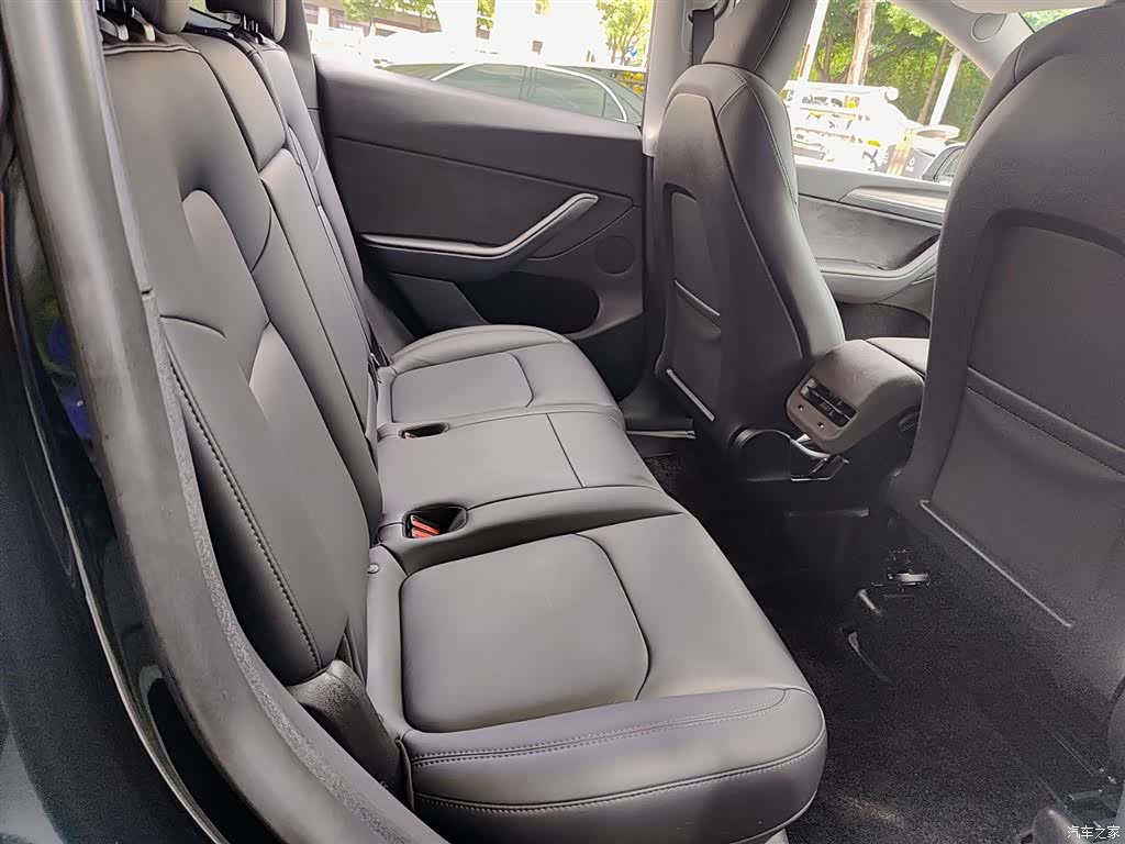 Tesla Model Y, 2024 11