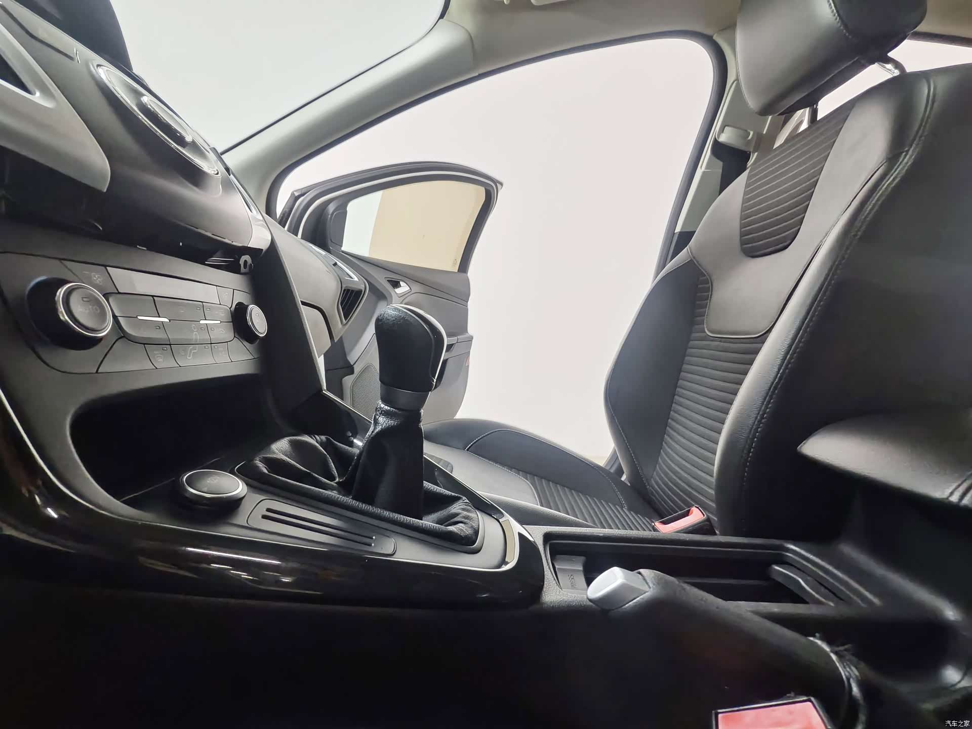 Ford Focus, 2016 12