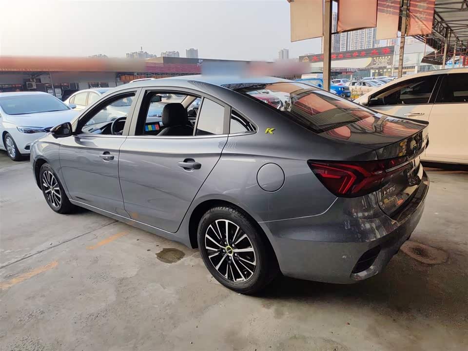 Roewe i5