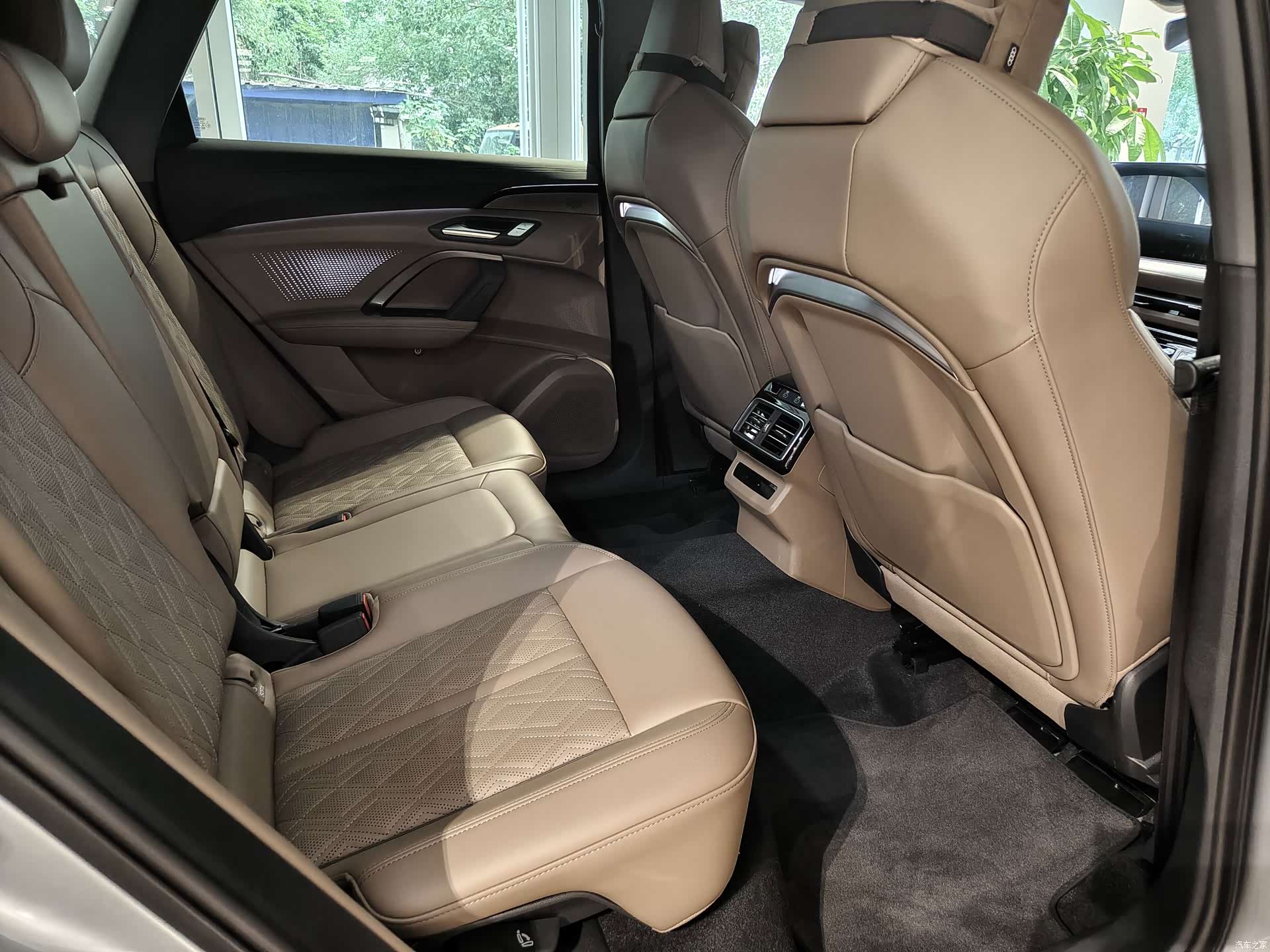 Audi Q5L, 2025 9