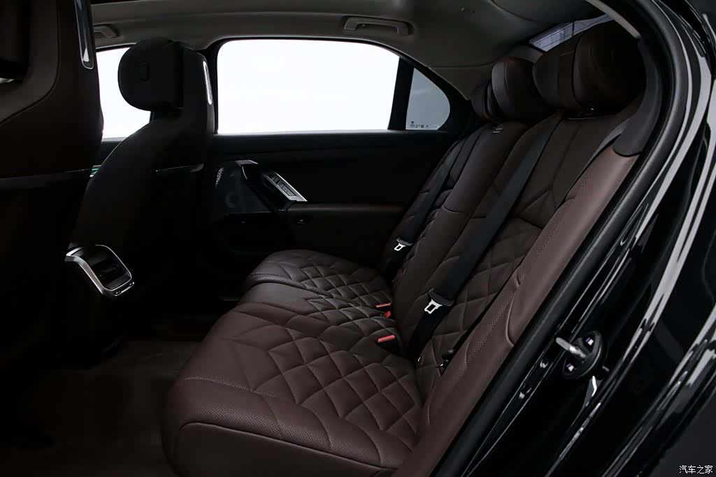 BMW 7 Series, 2024 14
