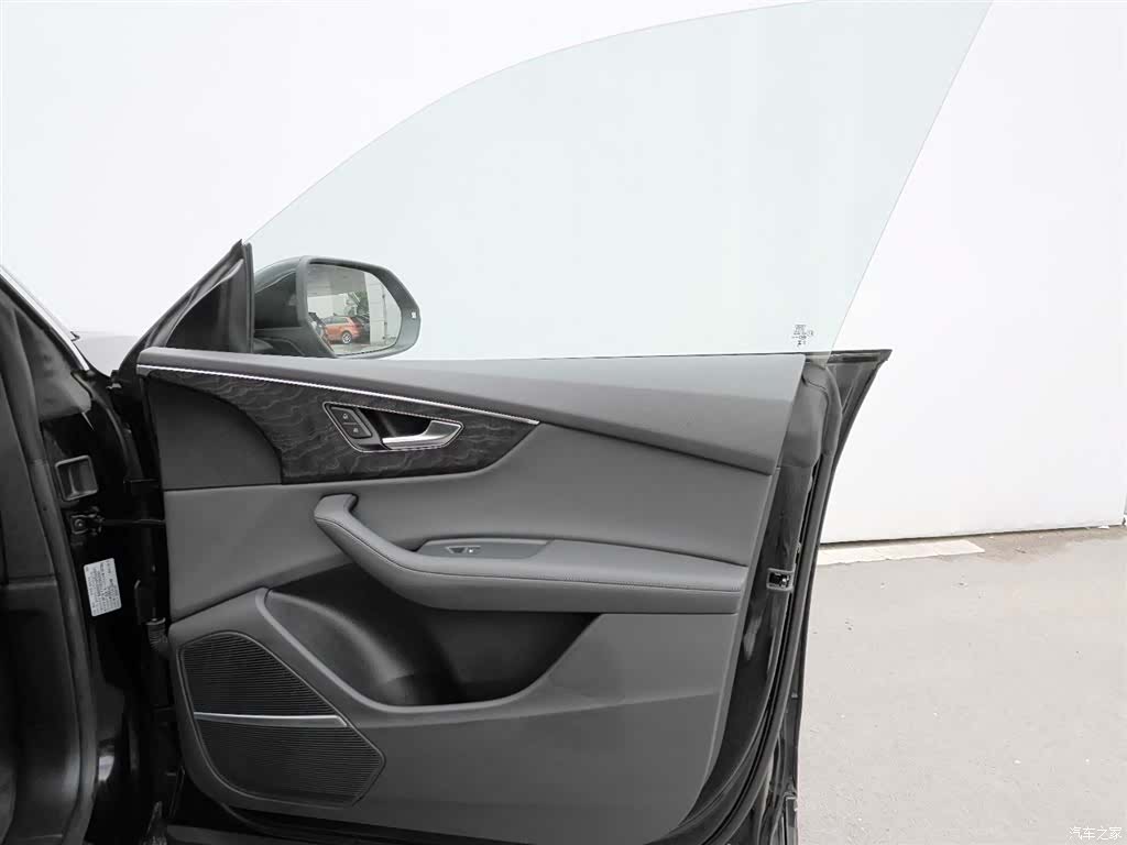 Audi Q8, 2023 12