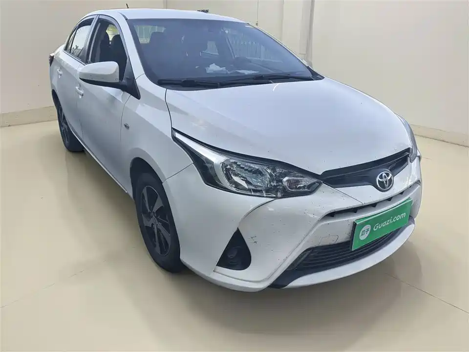 Toyota YARiS L to enjoy
