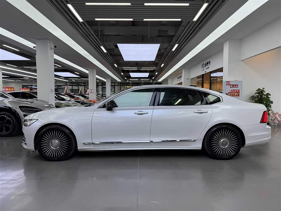 Volvo S90