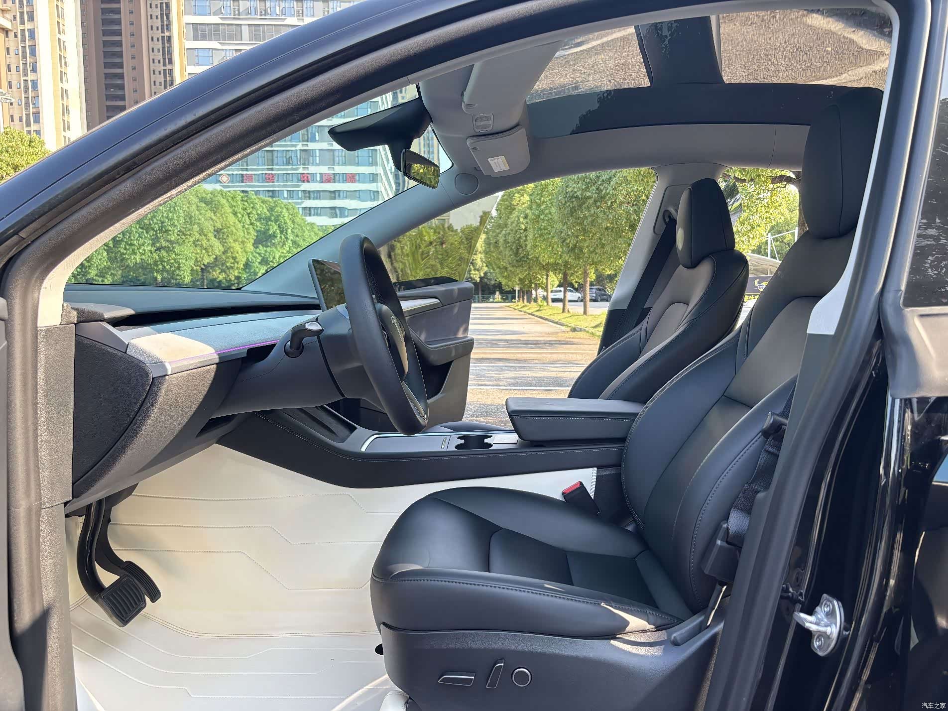 Tesla Model Y, 2023 4