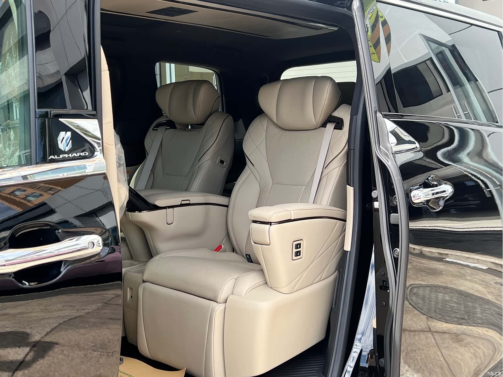 Toyota Alphard, 2024 21