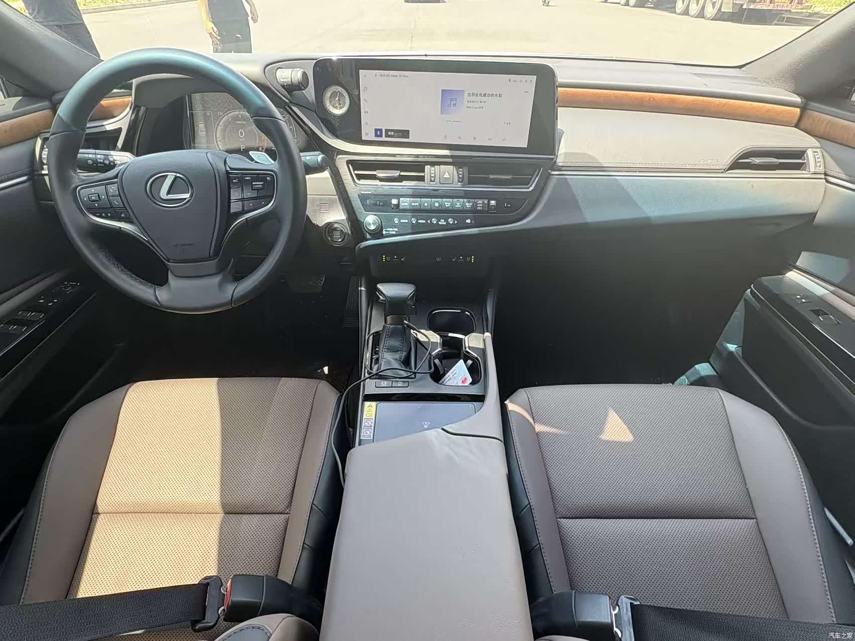 Lexus ES, 2024 все фото