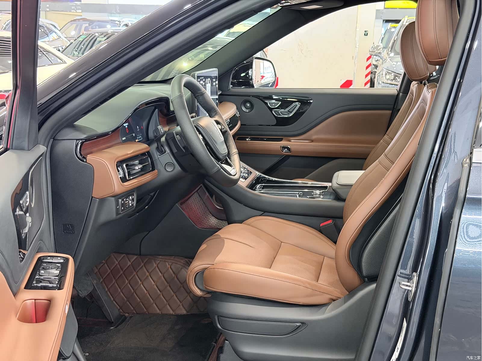 Lincoln Aviator, 2022 6