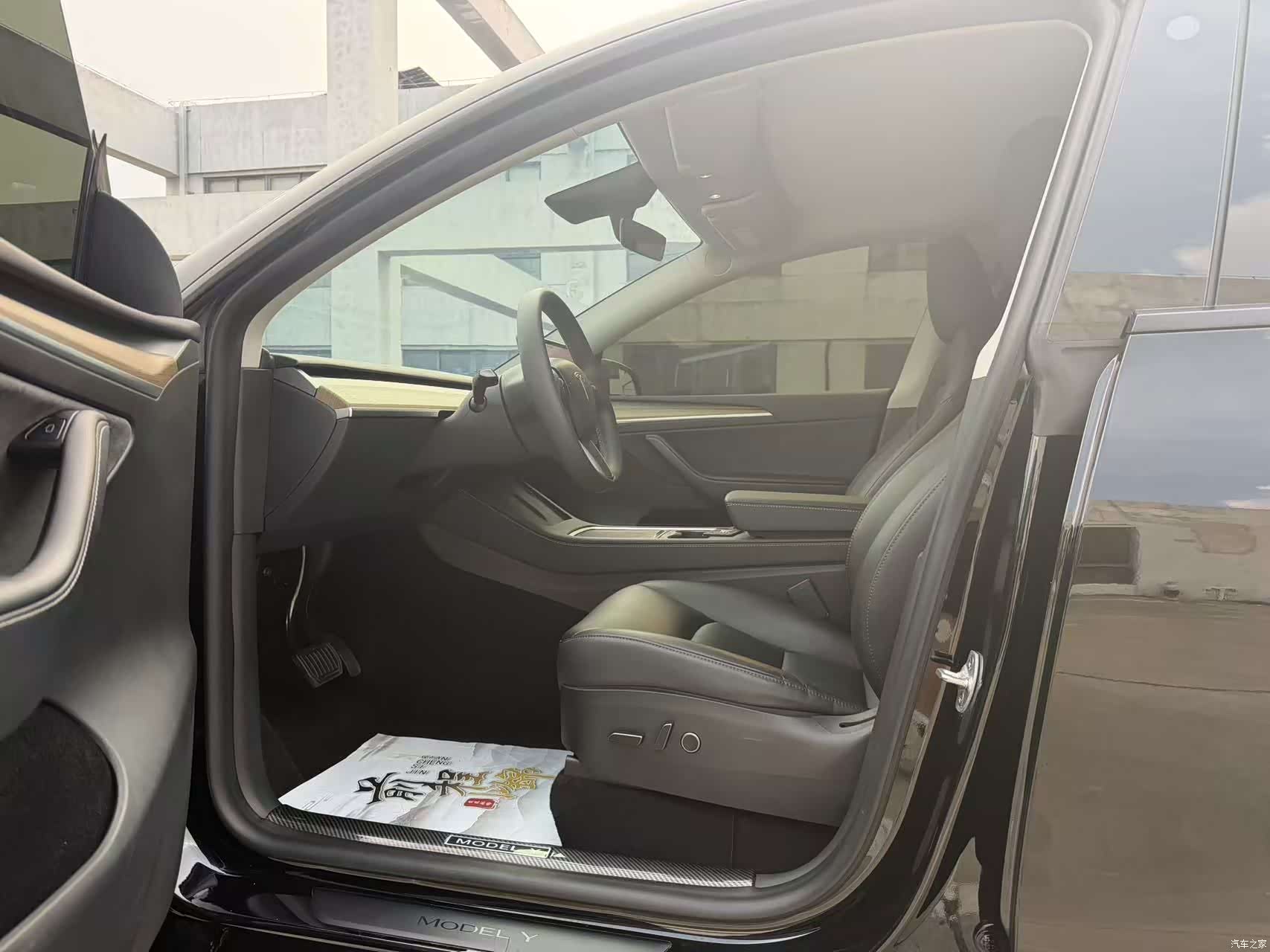 Tesla Model Y, 2023 4