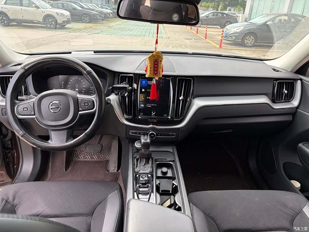 Volvo XC60, 2019 все фото