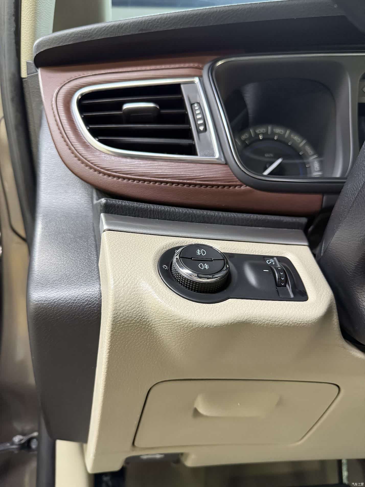 Buick GL8, 2015 12