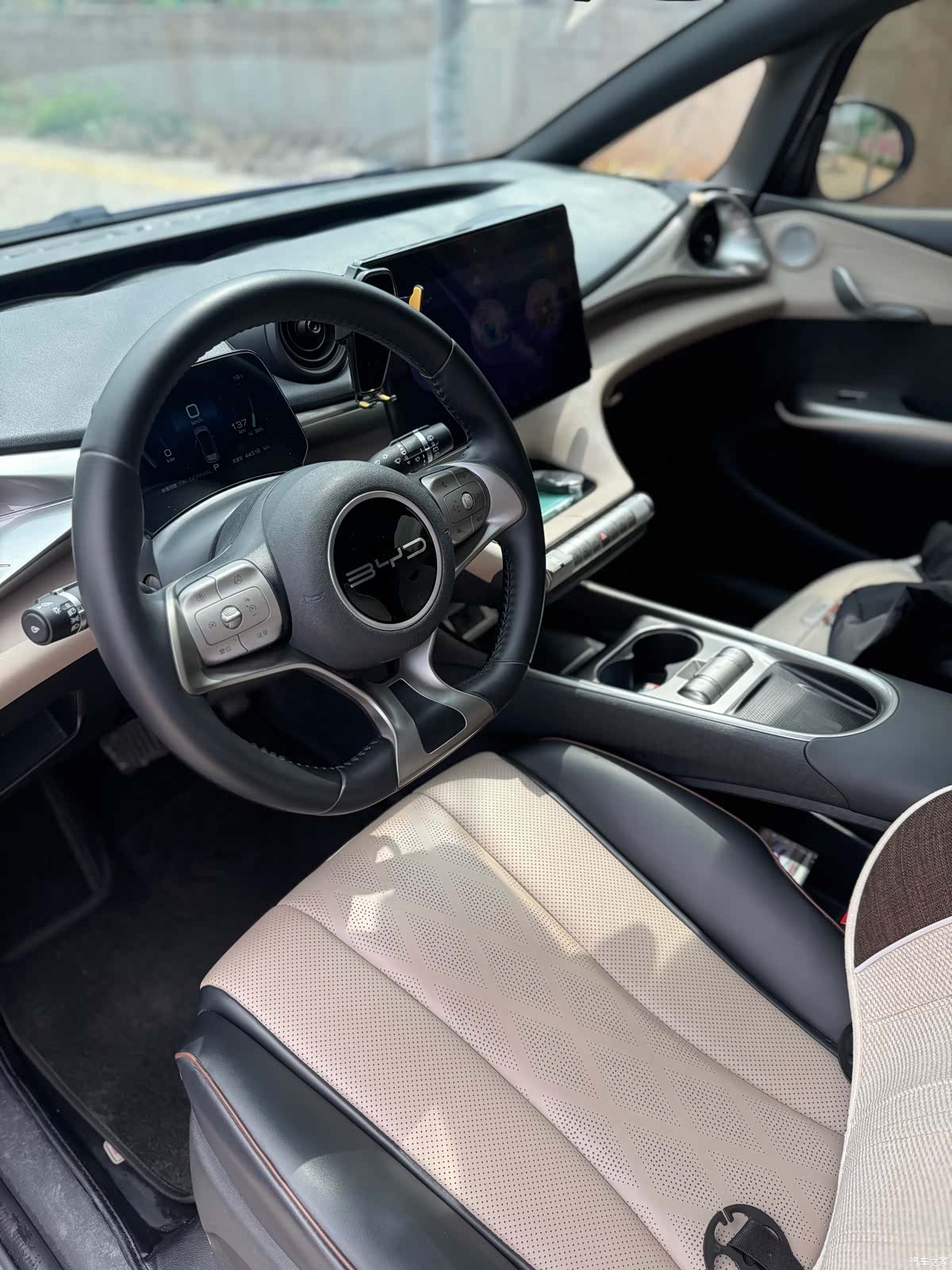 BYD Dolphin, 2023 10