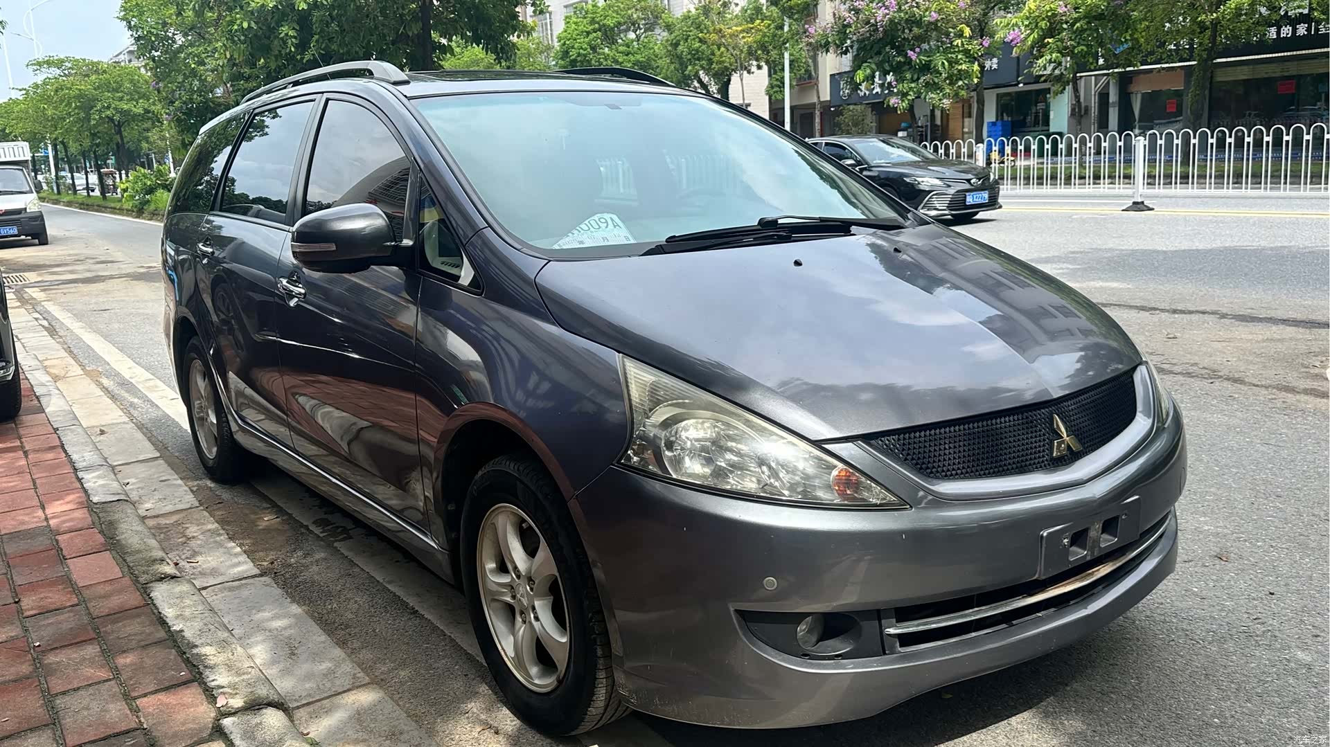 Mitsubishi 2.4, 2011 3