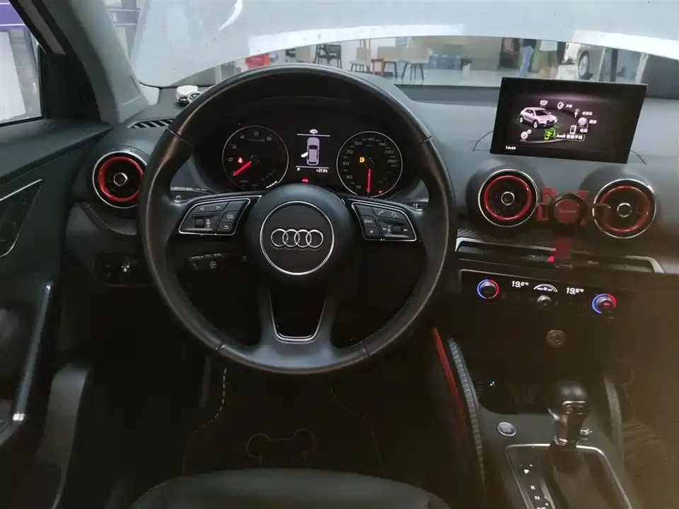 Audi Q2L