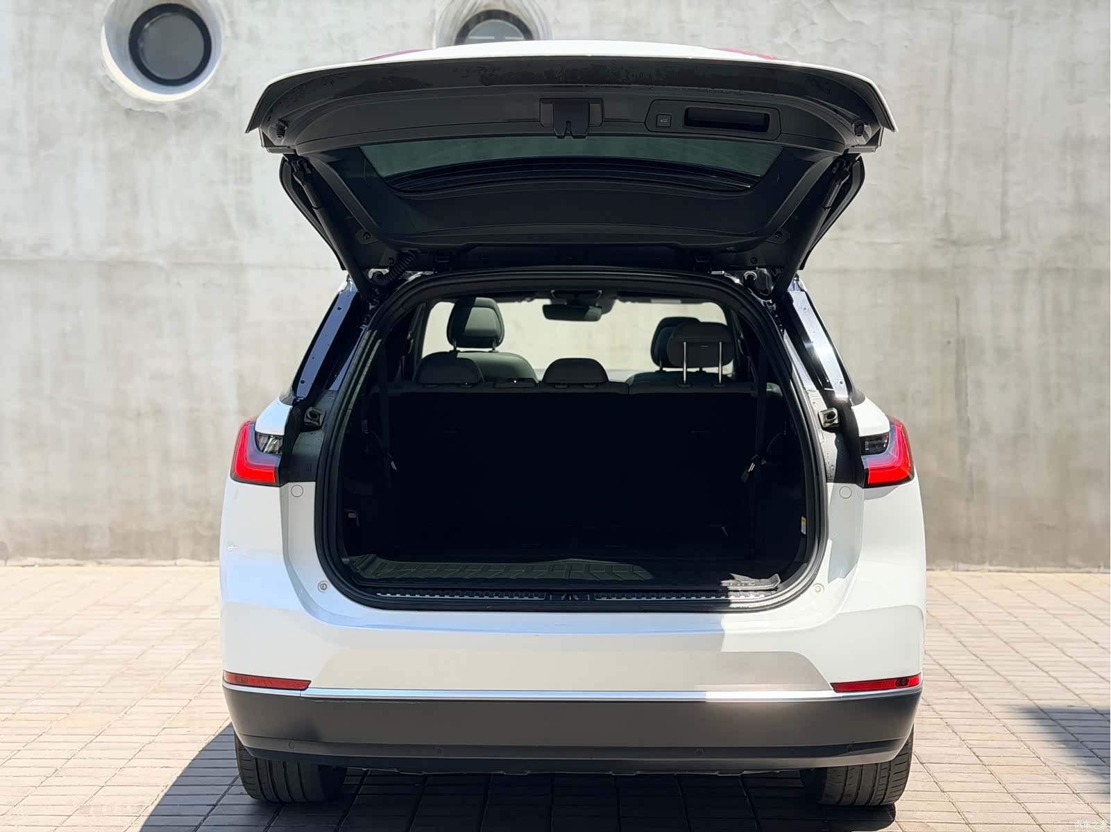 NIO ES8, 2021 11
