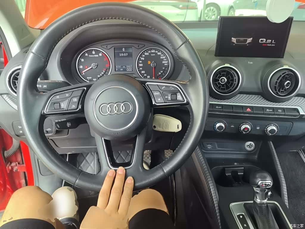 Audi Q2L, 2019 10