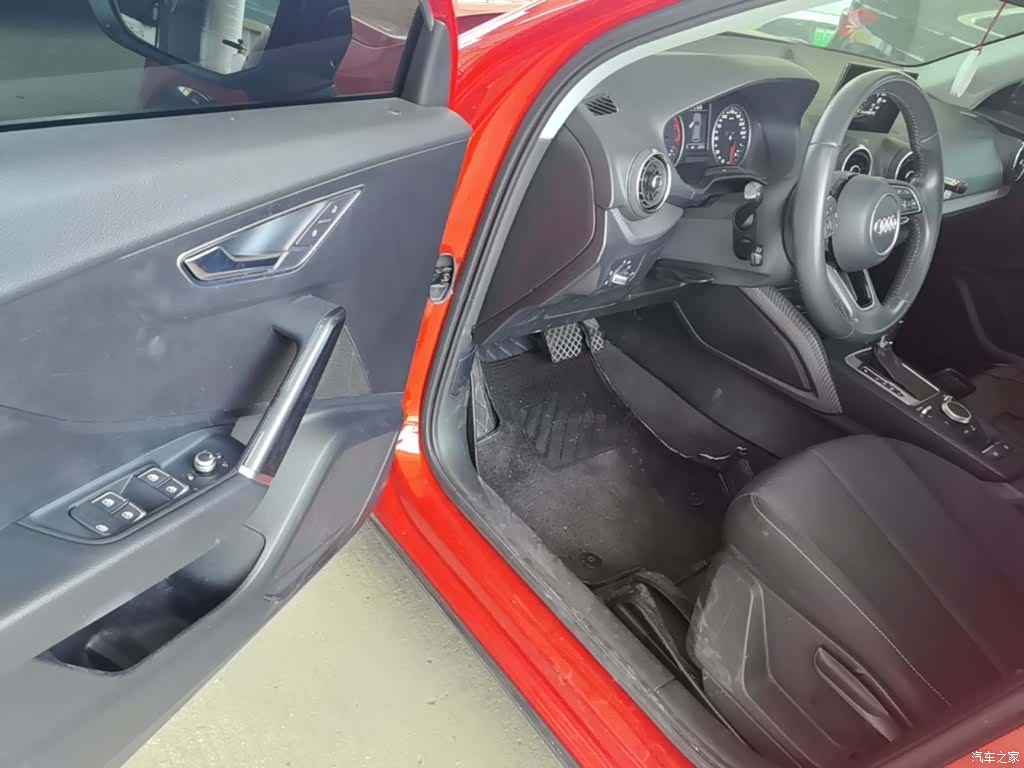 Audi Q2L, 2019 16