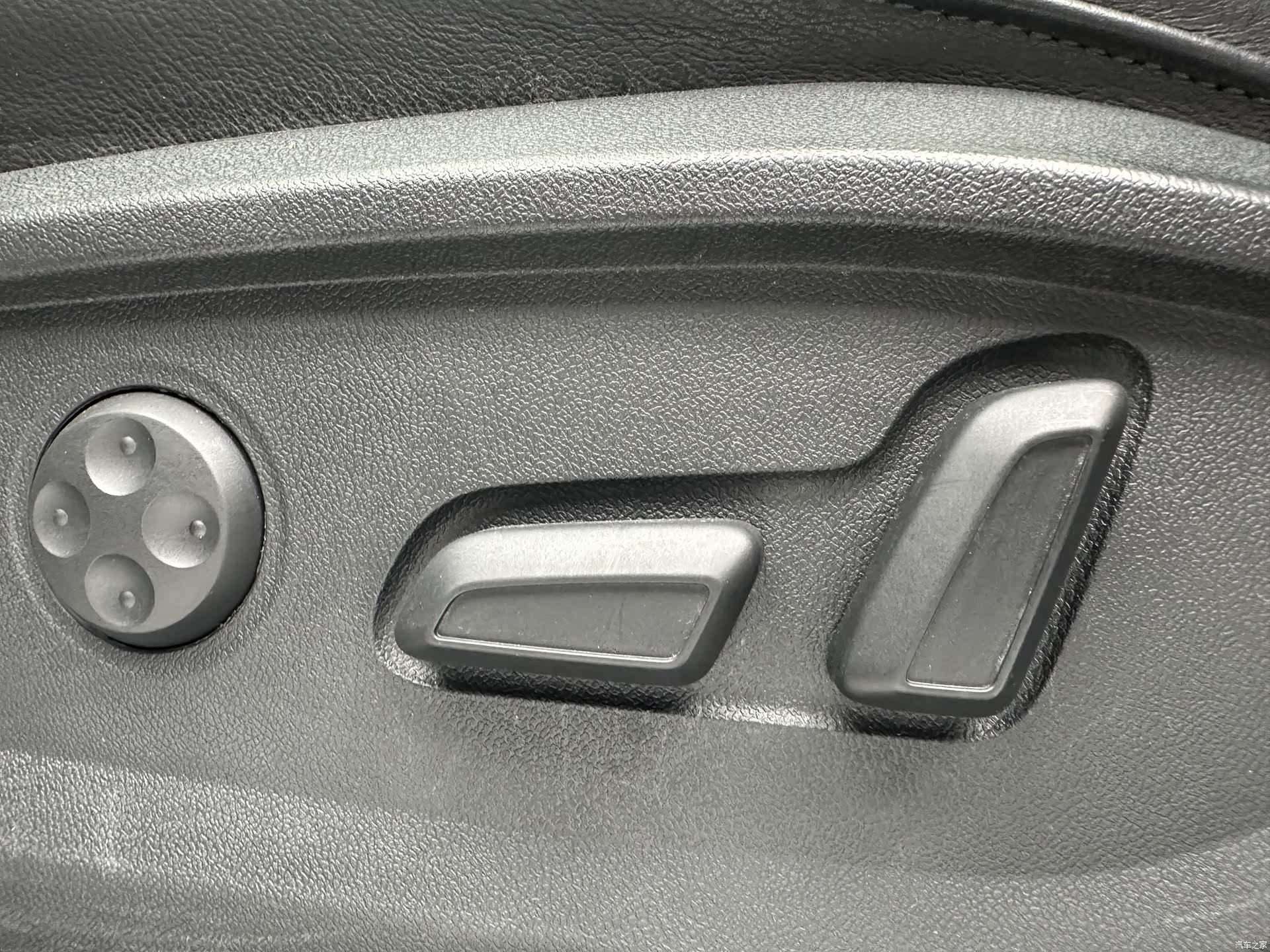 Audi Q2L, 2022 13