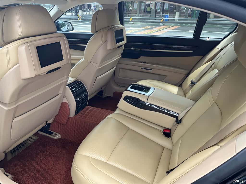 BMW 7 Series, 2012 6