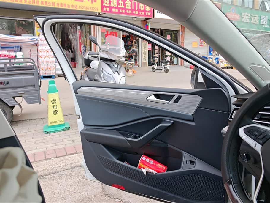 Volkswagen Sagitar