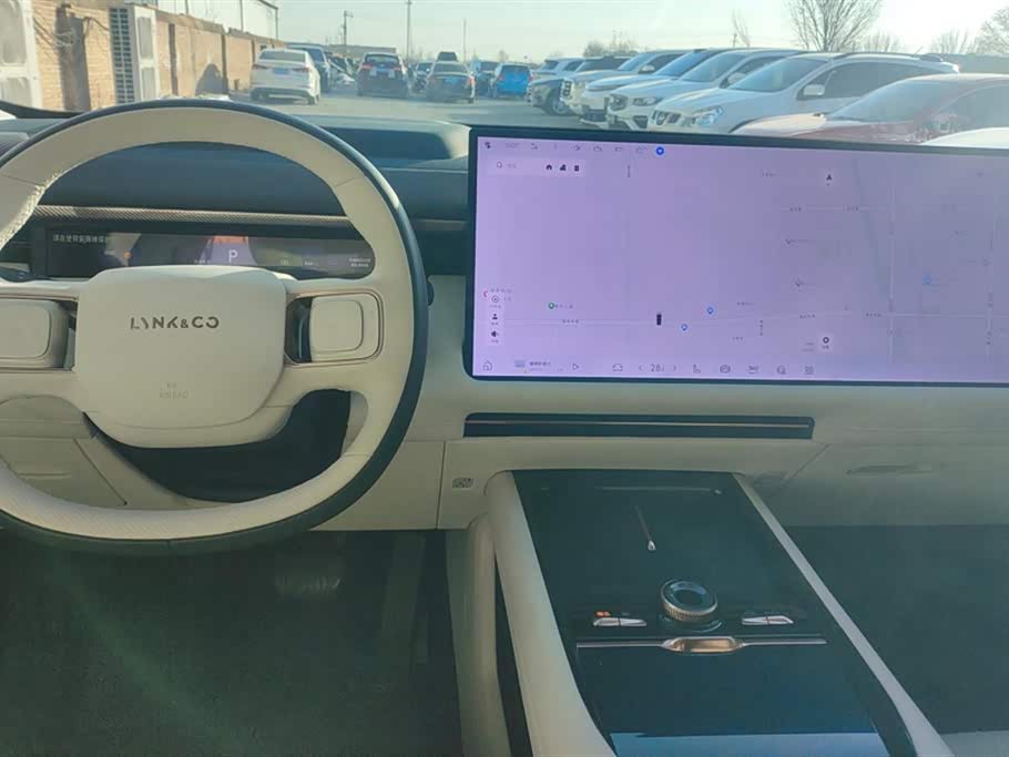 Lynk & Co 900