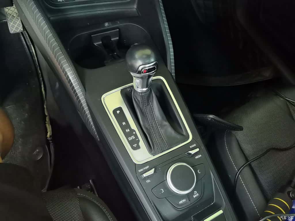 Audi Q2L, 2019 14